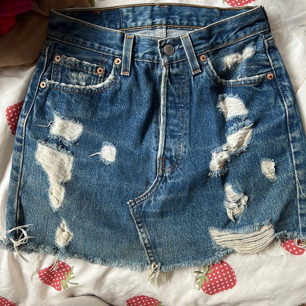 Vintage Levi’s denim skirt size 26 dark blue wash. Raw hem